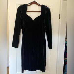 Stunning Vintage black velvet dress with long sleeves